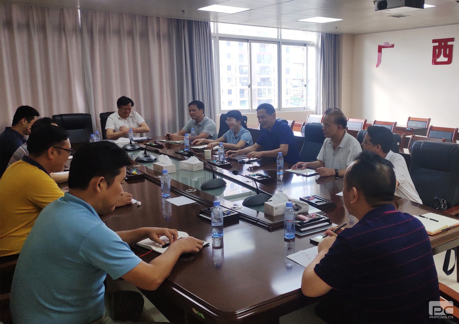 肖凌率队到自治区糖业发展办公室座谈交流 2_副本.jpg