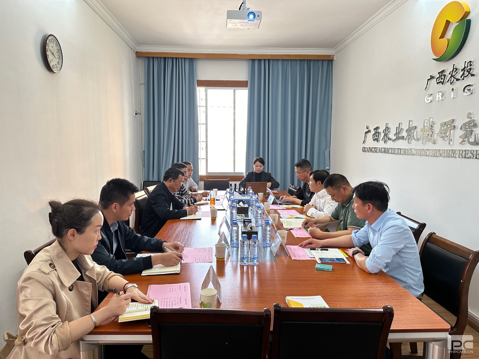 云南农垦现代设施农业集团到农机院公司座谈交流.jpg